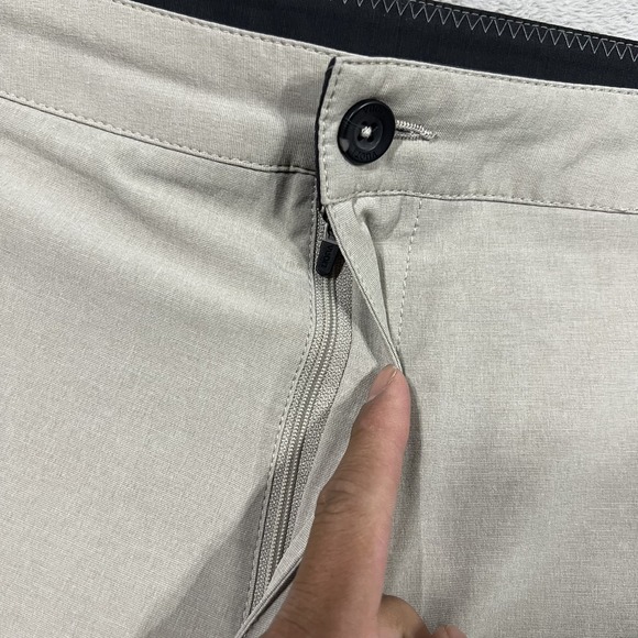 Vuori Aim Shorts Mens 38 Beige V368 Chino Golf Stretch Lightweight Performance - Picture 7 of 14